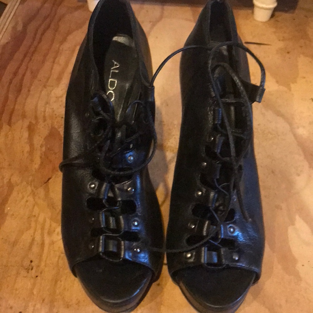 Black leather lace up Aldo pumps size 39